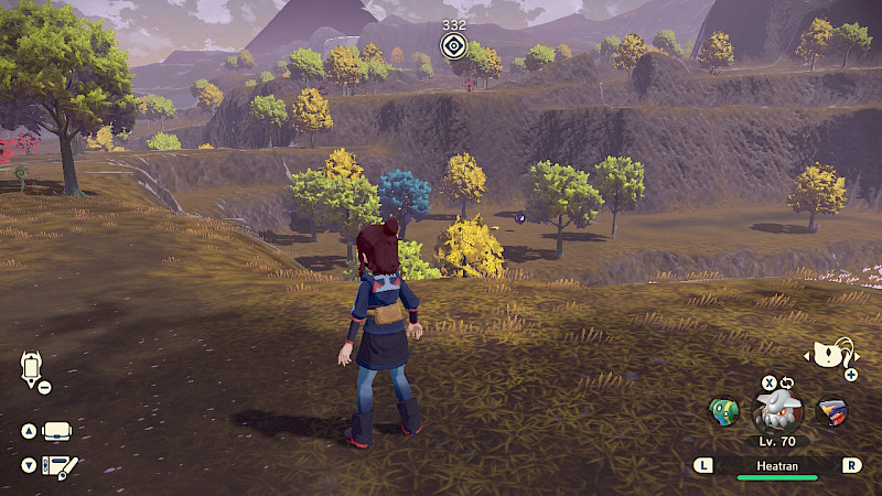 Die Spielfigur steht auf einer Wiese mit mehreren Bäumen im Hintergrund. Zwischen den Bäumen ist ein Nebulak. Doch es ist in der Entfernung sehr schwer zu entdecken.