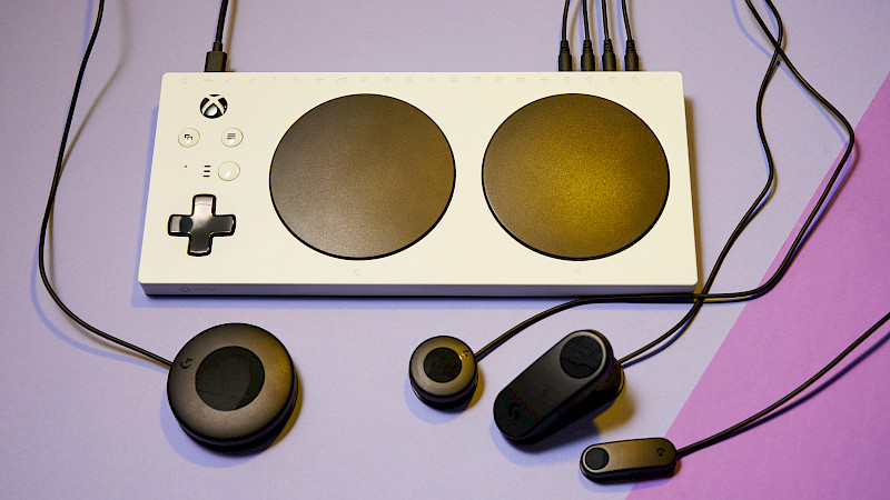 Der Adaptive Controller mit verschiedenen Buttons.