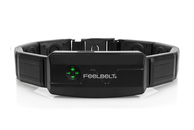 Der Feelbelt ist ein Plastikgürtel, der aus mehreren verlinkten beweglichen Elementen besteht. An der Vorderseite ist ein kleiner Joystick, der in vier Richtungen kippbar ist.