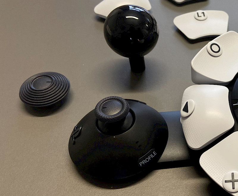 Das sind die 3 Aufsätze für den Joystick.